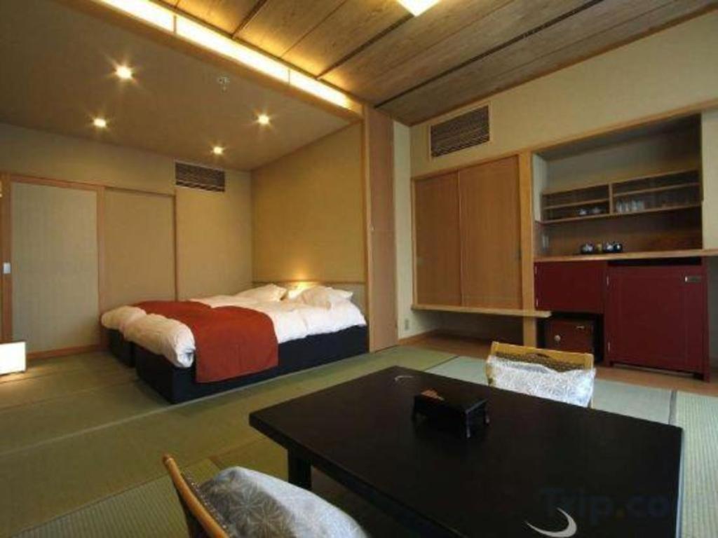 Tsukino Sumika Atami Juraku Hotel Exteriör bild