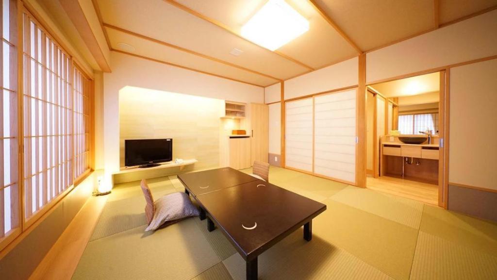 Tsukino Sumika Atami Juraku Hotel Exteriör bild