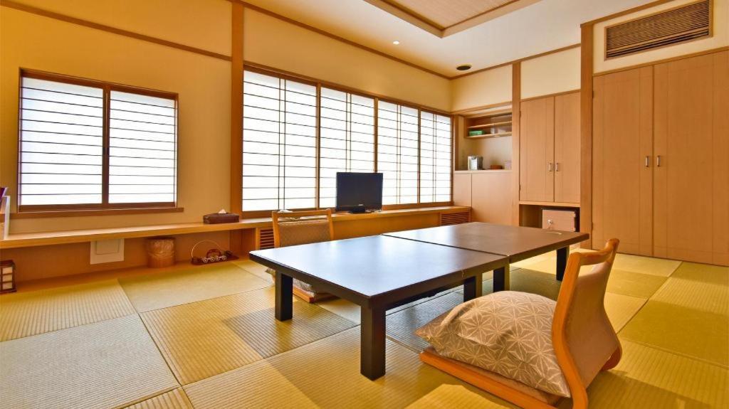 Tsukino Sumika Atami Juraku Hotel Exteriör bild