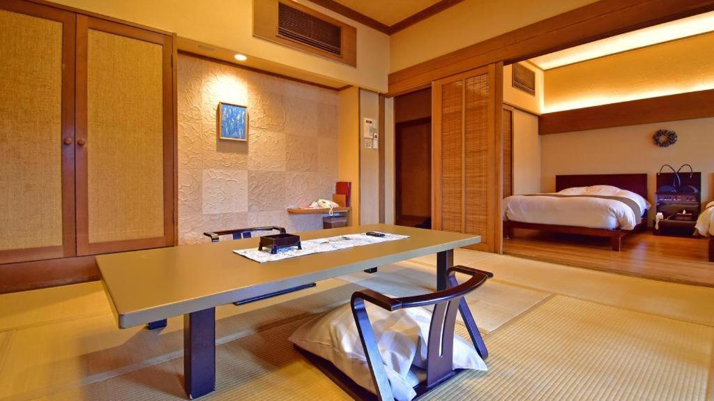 Tsukino Sumika Atami Juraku Hotel Exteriör bild