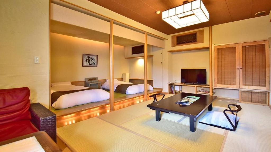 Tsukino Sumika Atami Juraku Hotel Exteriör bild